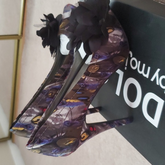 NEW IN BOX MULTI COLOR HEELS - Picture 8 of 8